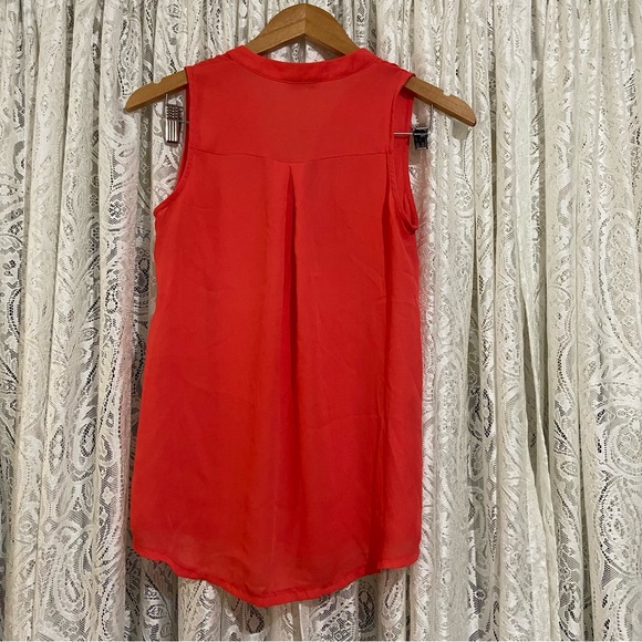 LA Hearts woman’s sleeveless tunic blouse. - Picture 2 of 6